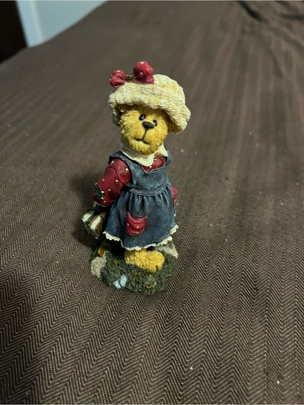 Boyds Bear Figurine "Bailey Off to School" #228411 Walking To School Class Books